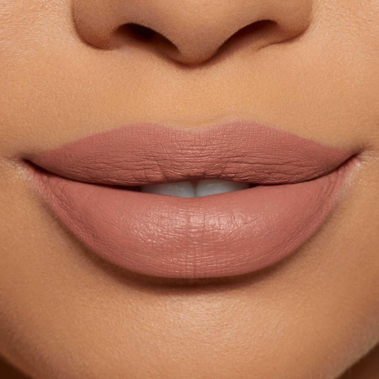 VELVET LIP KIT KJ (KIT DE LABIAL LÍQUIDO Y DELINEADOR)